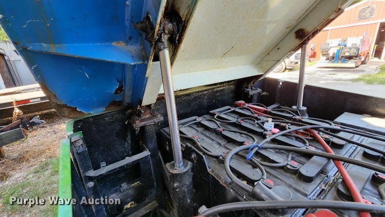 image for item MK9033 Zamboni 552  ice resurfacer