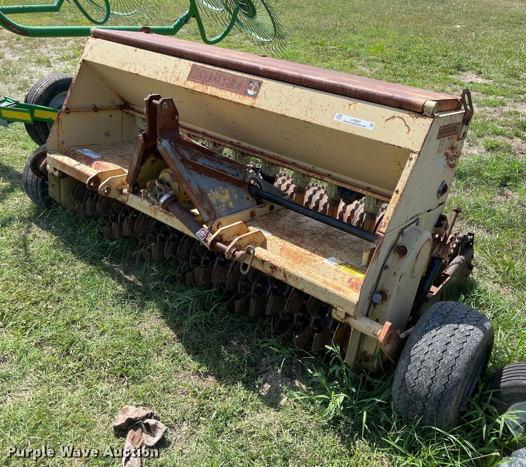 Land Pride 1572 seeder in Gas, KS Item LF9237 sold Purple Wave