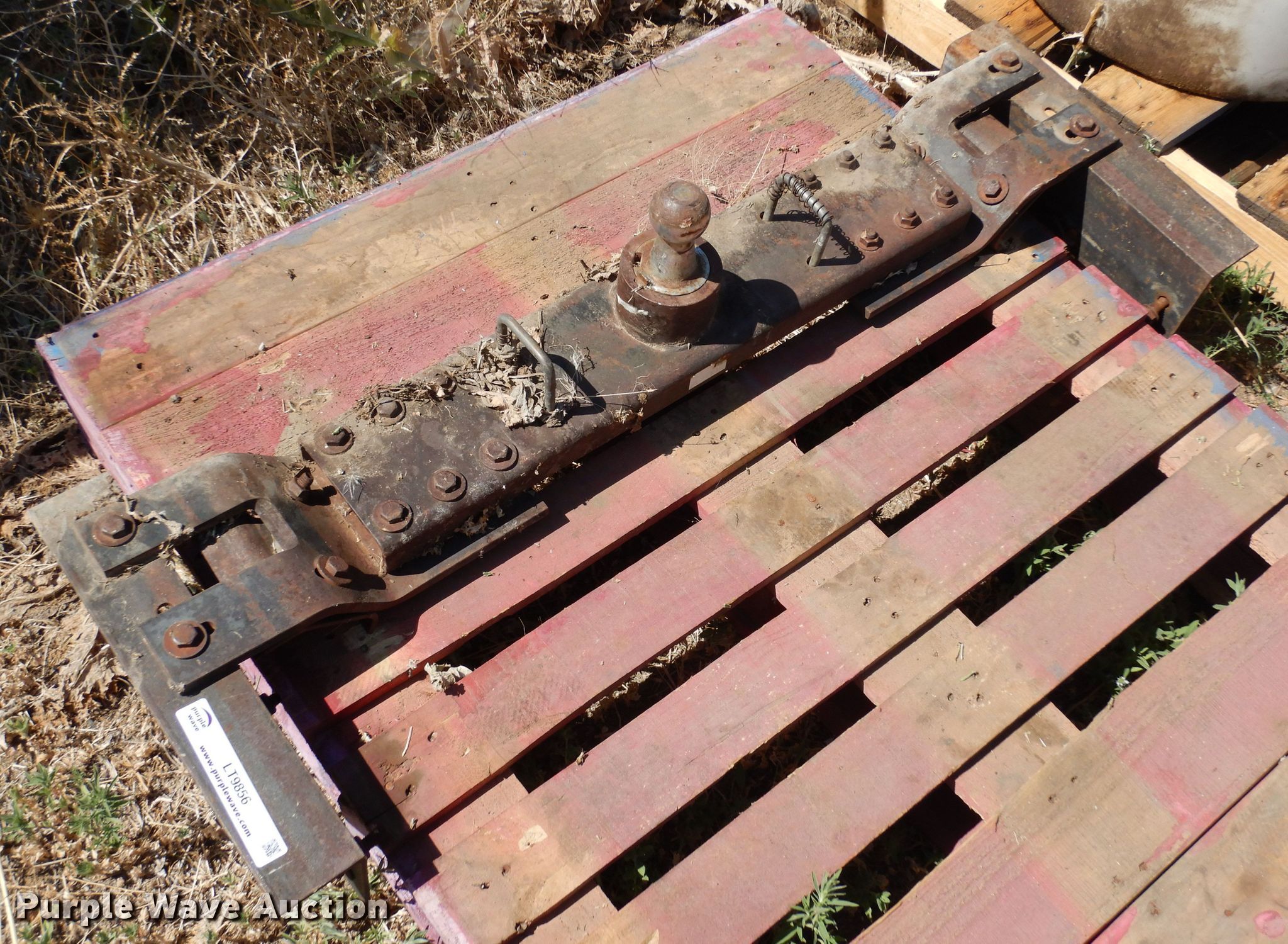 Gooseneck hitch in Brighton, CO Item LT9856 sold Purple Wave