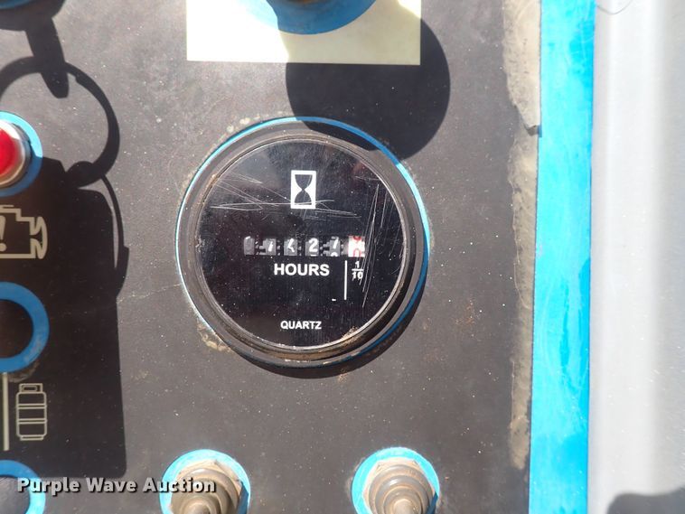 image for item DC4004 2004 Genie S-65  boom lift