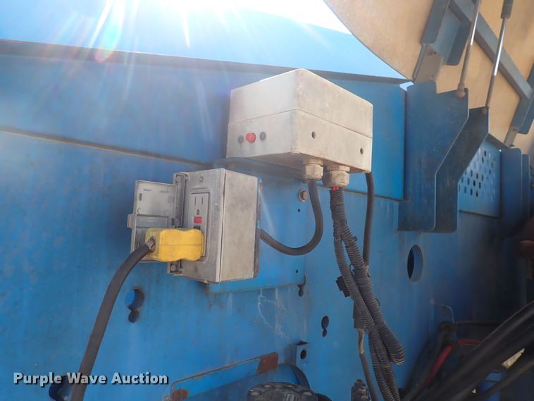 image for item DC4004 2004 Genie S-65  boom lift