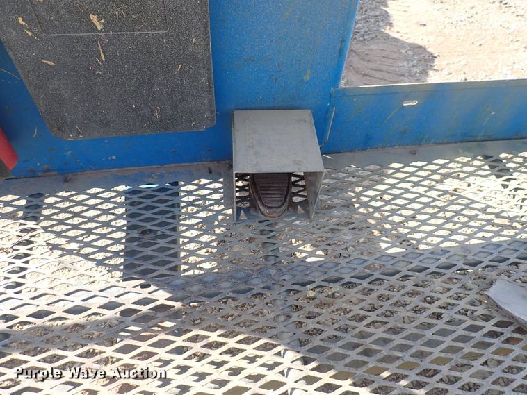 image for item DC4004 2004 Genie S-65  boom lift