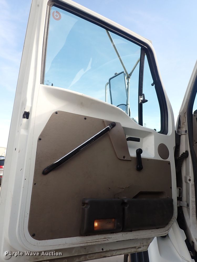 image for item DC4005 2003 Sterling LT7500  sewer jetter truck