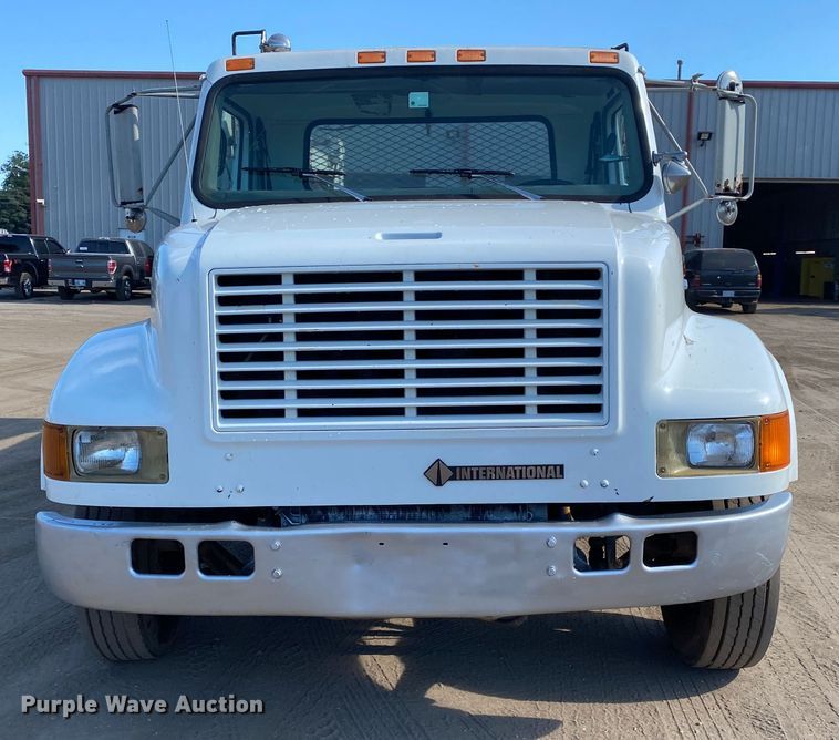 image for item DK6240 1997 International 4700  utility / service truck
