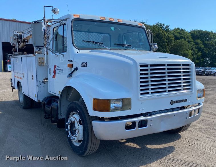 image for item DK6240 1997 International 4700  utility / service truck