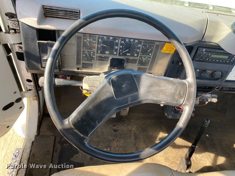 image for item DK6240 1997 International 4700  utility / service truck