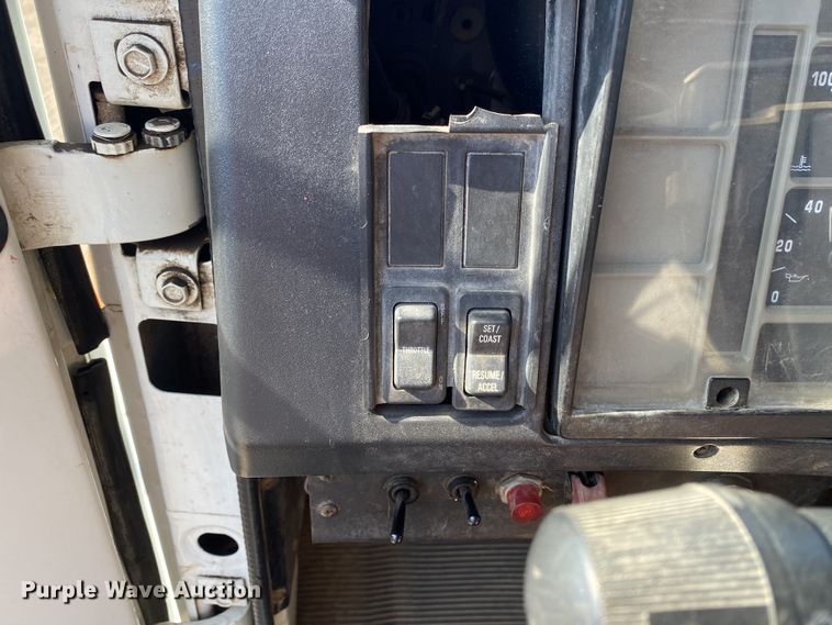 image for item DK6240 1997 International 4700  utility / service truck