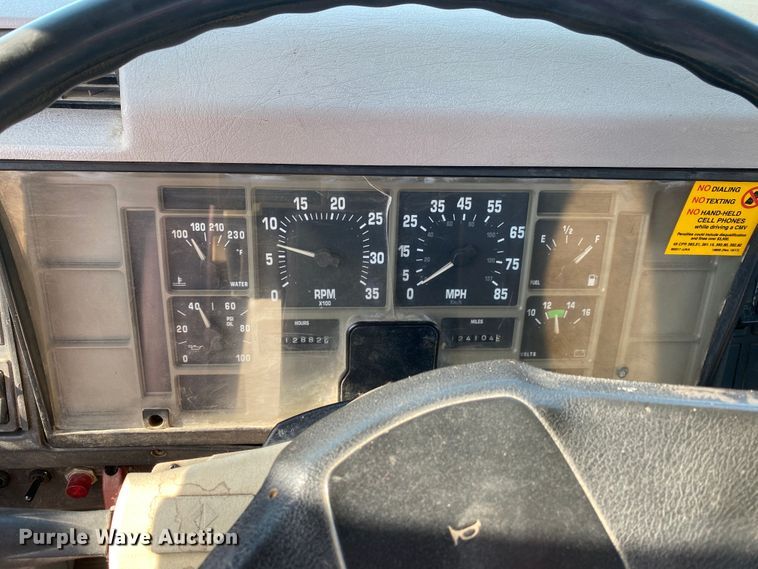 image for item DK6240 1997 International 4700  utility / service truck