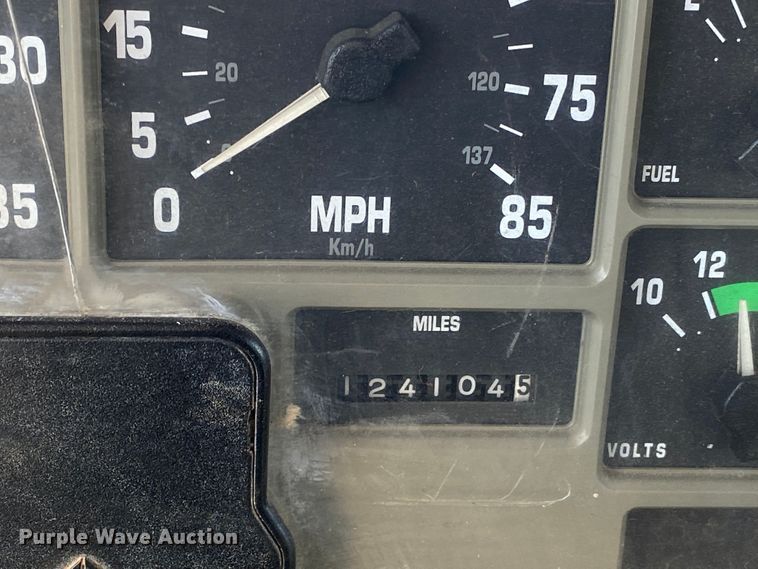 image for item DK6240 1997 International 4700  utility / service truck