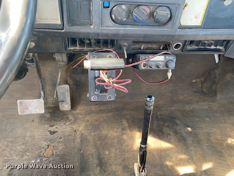 image for item DK6240 1997 International 4700  utility / service truck