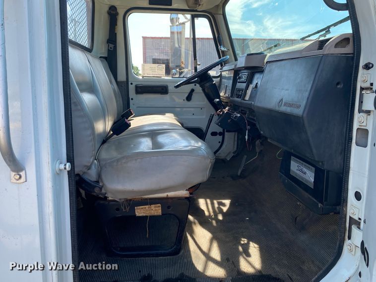 image for item DK6240 1997 International 4700  utility / service truck