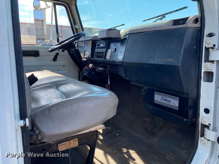 image for item DK6240 1997 International 4700  utility / service truck