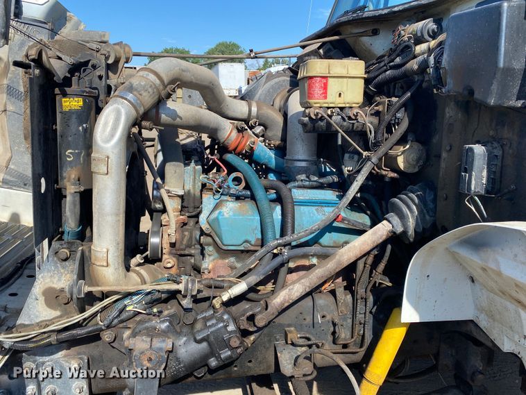 image for item DK6240 1997 International 4700  utility / service truck