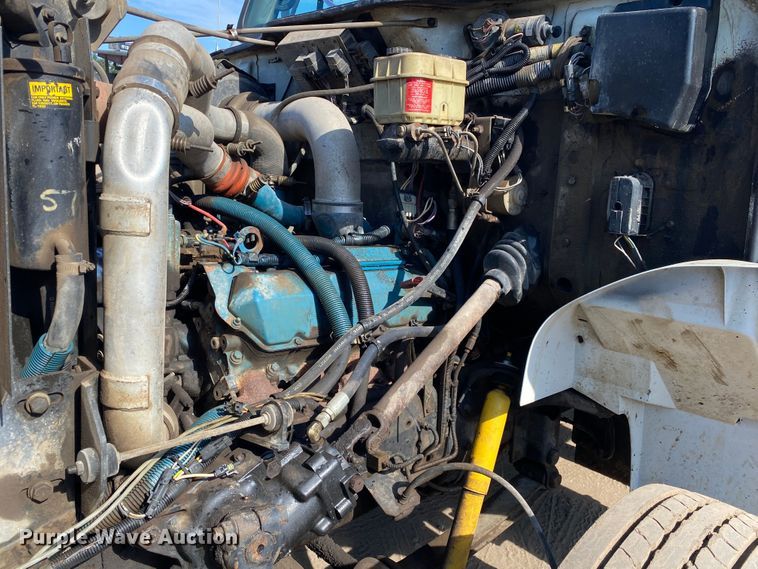 image for item DK6240 1997 International 4700  utility / service truck