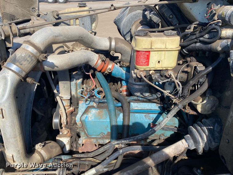 image for item DK6240 1997 International 4700  utility / service truck