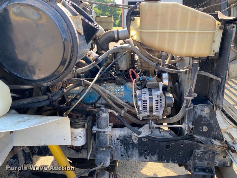 image for item DK6240 1997 International 4700  utility / service truck