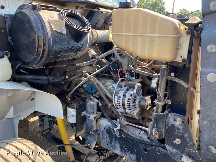 image for item DK6240 1997 International 4700  utility / service truck