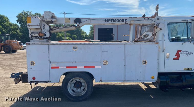 image for item DK6240 1997 International 4700  utility / service truck