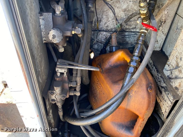 image for item DK6240 1997 International 4700  utility / service truck