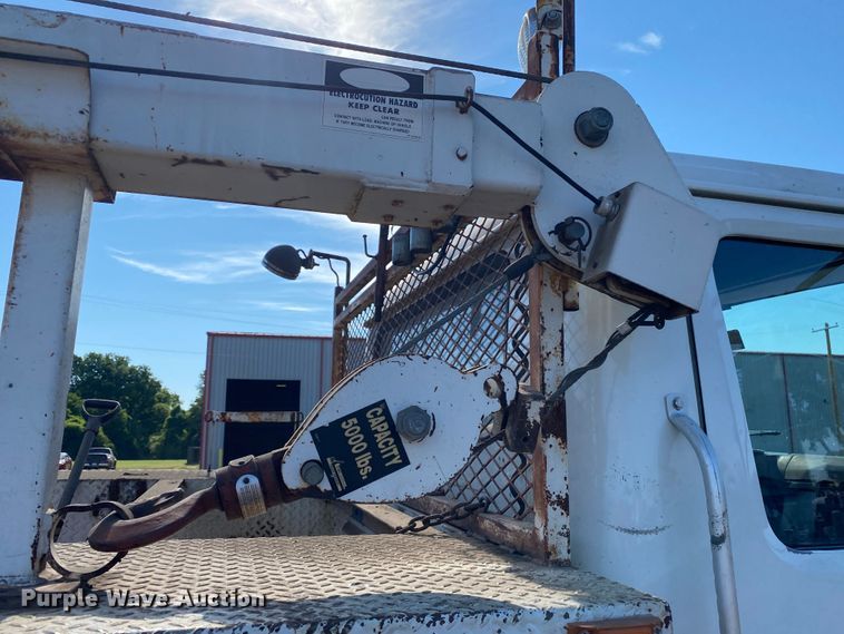 image for item DK6240 1997 International 4700  utility / service truck