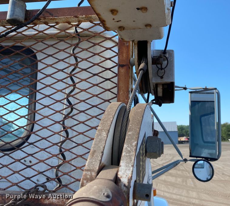 image for item DK6240 1997 International 4700  utility / service truck