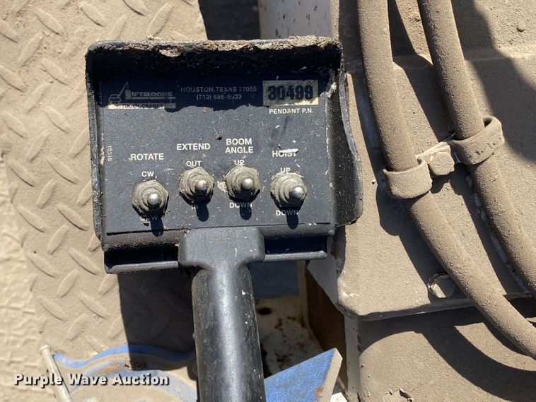 image for item DK6240 1997 International 4700  utility / service truck