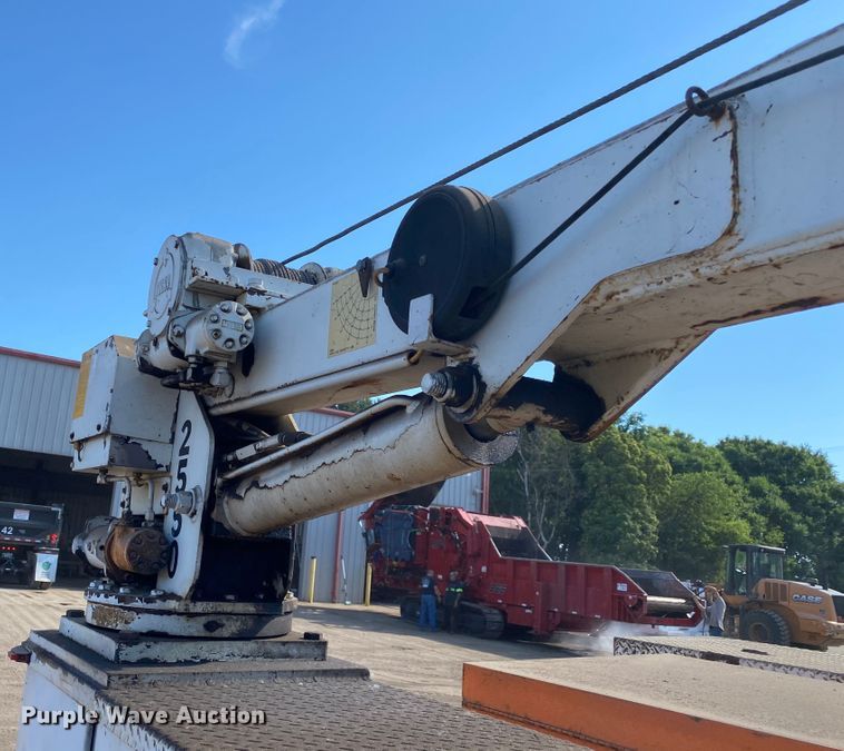 image for item DK6240 1997 International 4700  utility / service truck