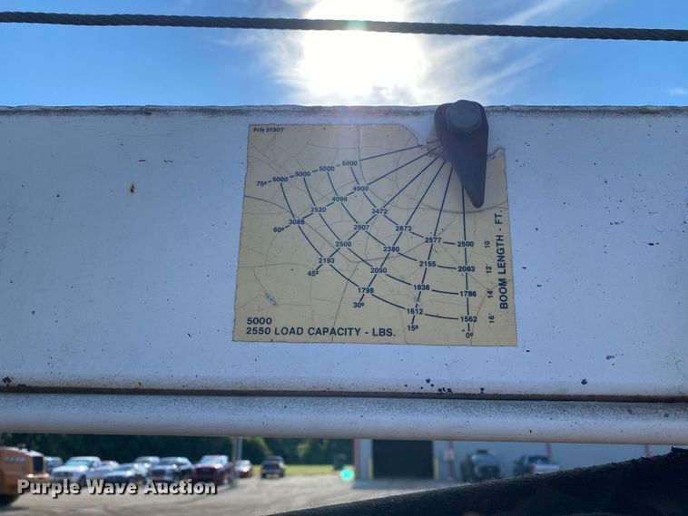 image for item DK6240 1997 International 4700  utility / service truck