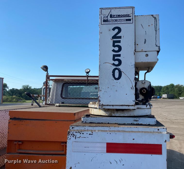 image for item DK6240 1997 International 4700  utility / service truck