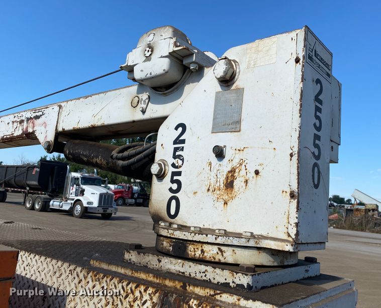 image for item DK6240 1997 International 4700  utility / service truck