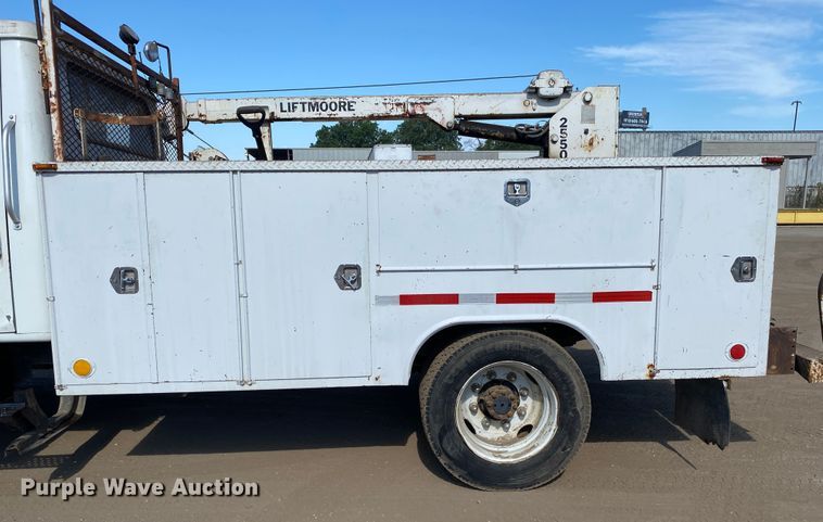 image for item DK6240 1997 International 4700  utility / service truck