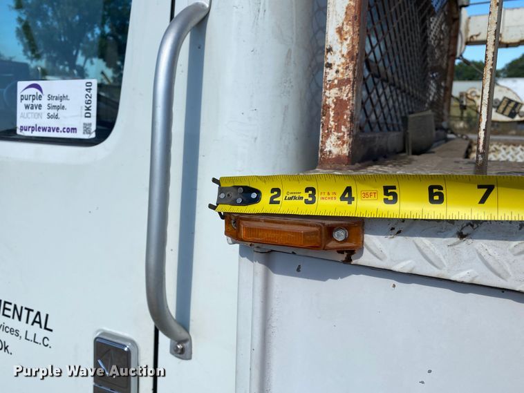 image for item DK6240 1997 International 4700  utility / service truck