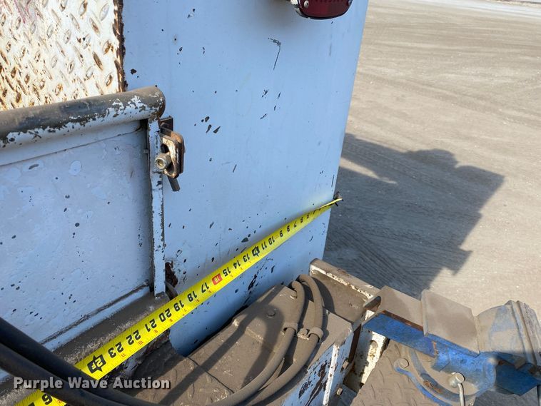 image for item DK6240 1997 International 4700  utility / service truck