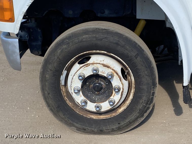 image for item DK6240 1997 International 4700  utility / service truck