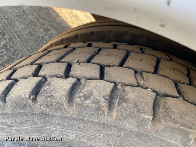 image for item DK6240 1997 International 4700  utility / service truck