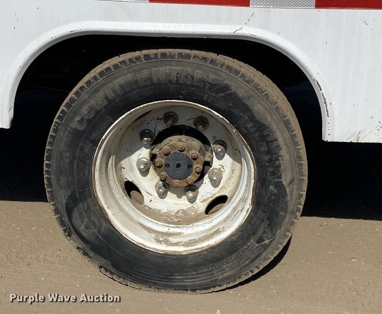 image for item DK6240 1997 International 4700  utility / service truck