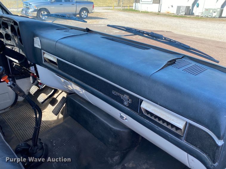 image for item DK6244 1990 Chevrolet C60  dump flatbed truck