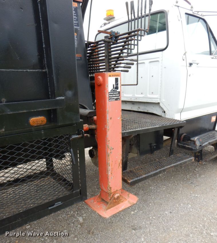 image for item DM2320 1999 Ford F800  crane truck