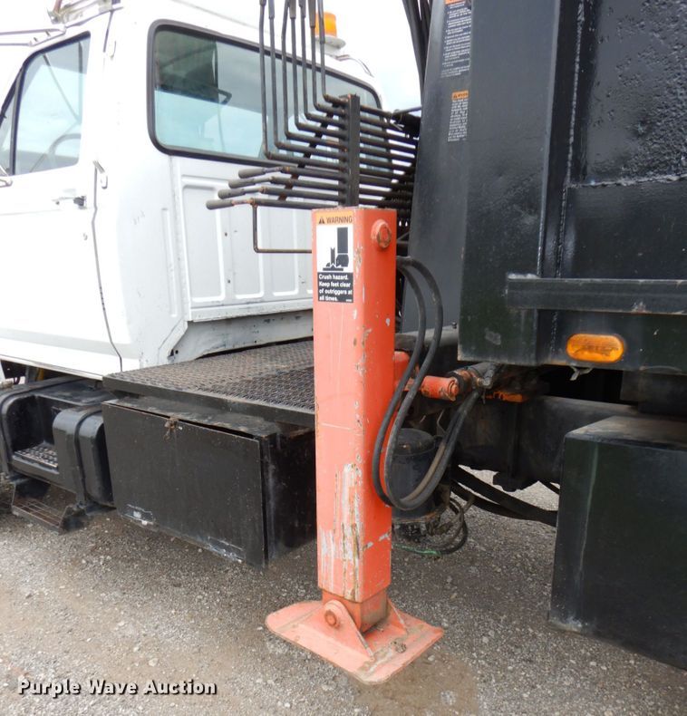 image for item DM2320 1999 Ford F800  crane truck
