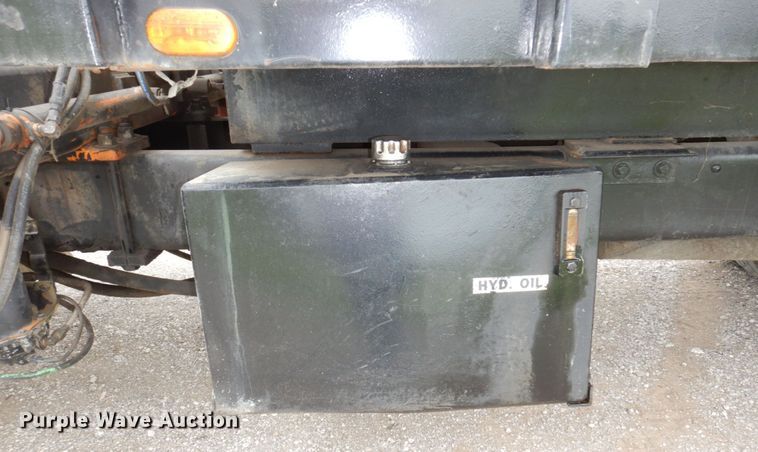 image for item DM2320 1999 Ford F800  crane truck