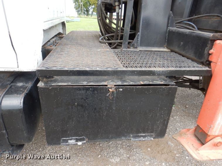 image for item DM2320 1999 Ford F800  crane truck