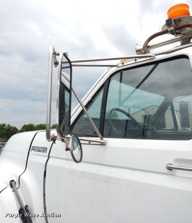 image for item DM2320 1999 Ford F800  crane truck