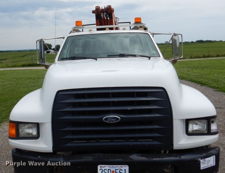 image for item DM2320 1999 Ford F800  crane truck