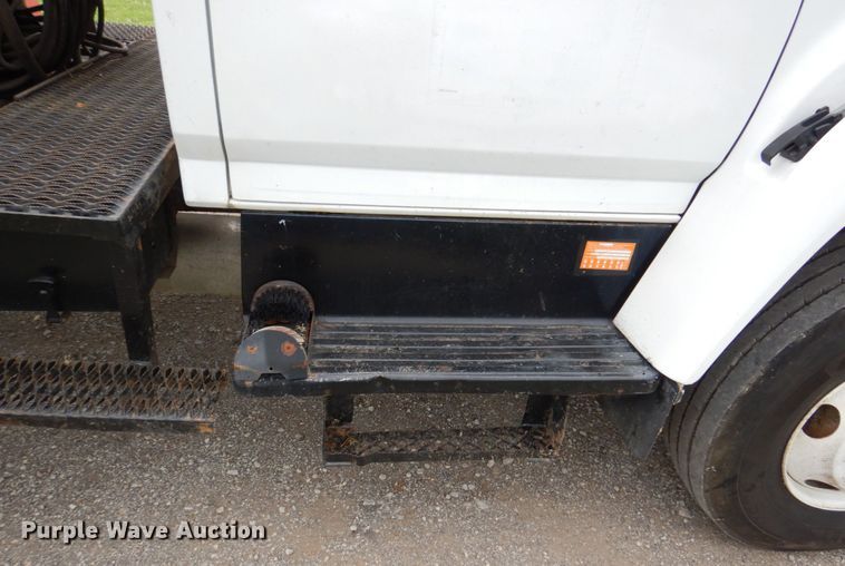 image for item DM2320 1999 Ford F800  crane truck