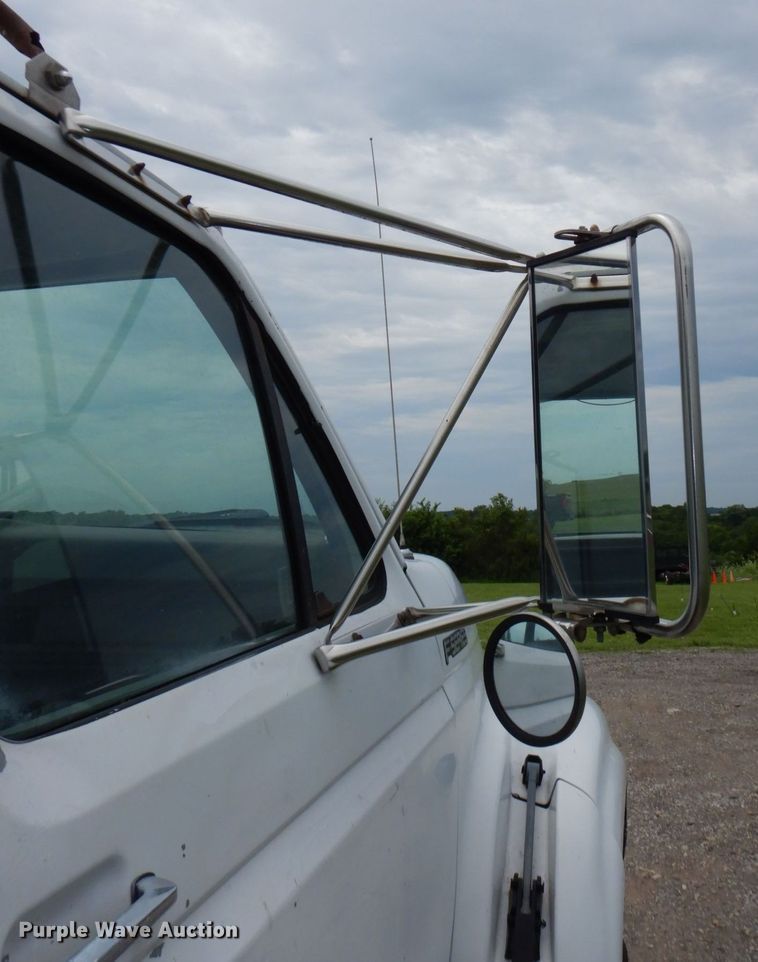 image for item DM2320 1999 Ford F800  crane truck