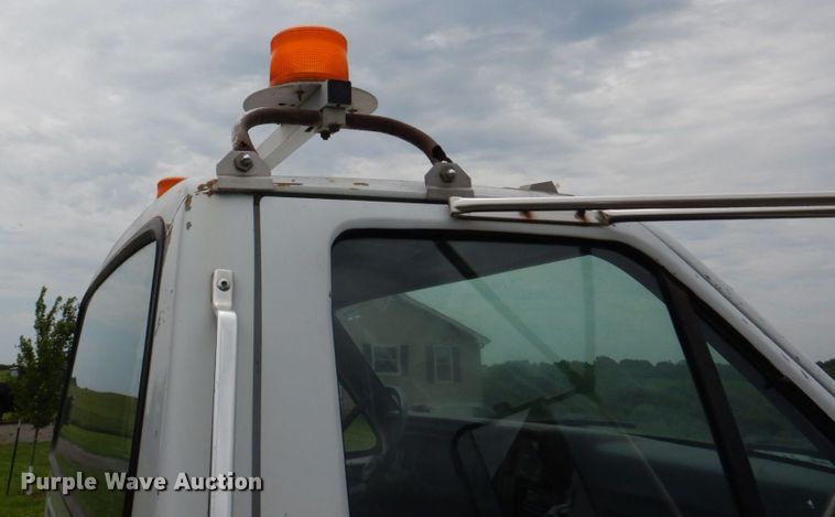 image for item DM2320 1999 Ford F800  crane truck