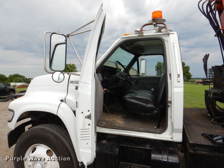 image for item DM2320 1999 Ford F800  crane truck