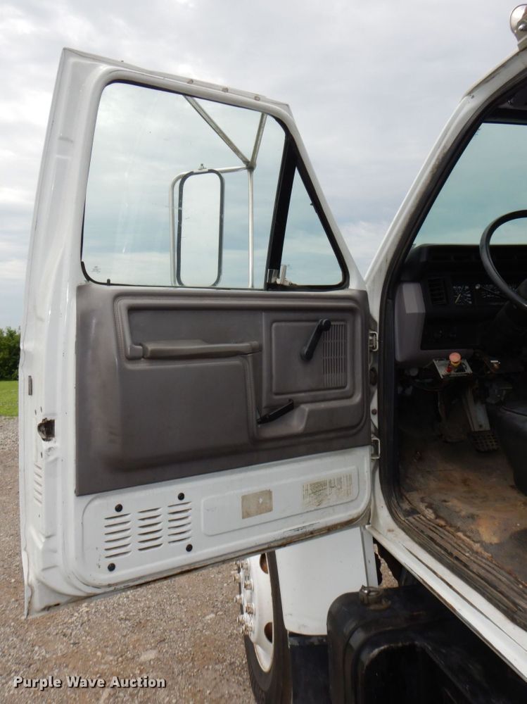 image for item DM2320 1999 Ford F800  crane truck