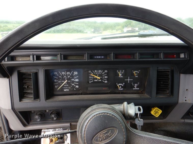 image for item DM2320 1999 Ford F800  crane truck