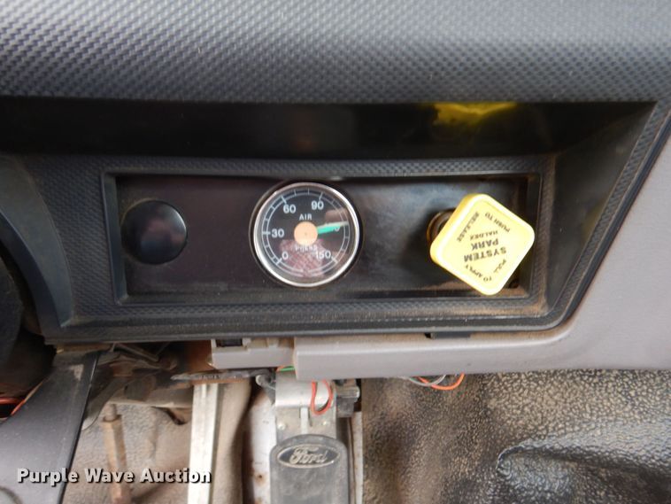 image for item DM2320 1999 Ford F800  crane truck